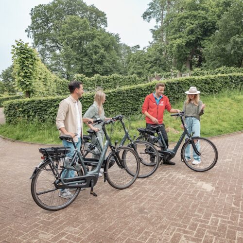 1.E-Bike-fiets-Natures-Gift-2-personen-veluwe-actief-uitje-in-de-natuur-groen-sportief-vrienden-belevenis-fietsen