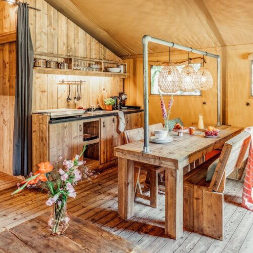 2.Lodge-tent-XL-extra-groot-natures-gift-belevenis-uitje-in-de-natuur-uniek-slapen-buiten-cadeau