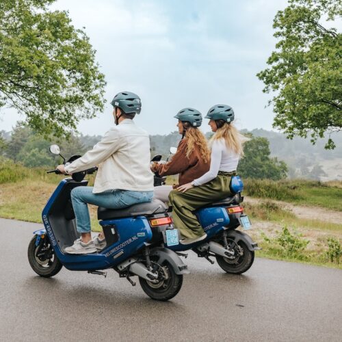 3.Scooter-rijden-Natures-Gift-personen-veluwe-actief-uitje-in-de-natuur-groen-sportief-vrienden-belevenis-electrisch