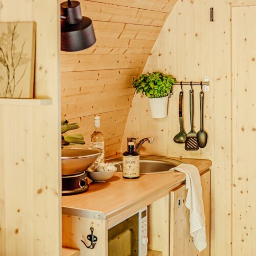 3.Superior-pod-natures-gift-belevenis-uitje-in-de-natuur-uniek-slapen-buitendouche-cadeau