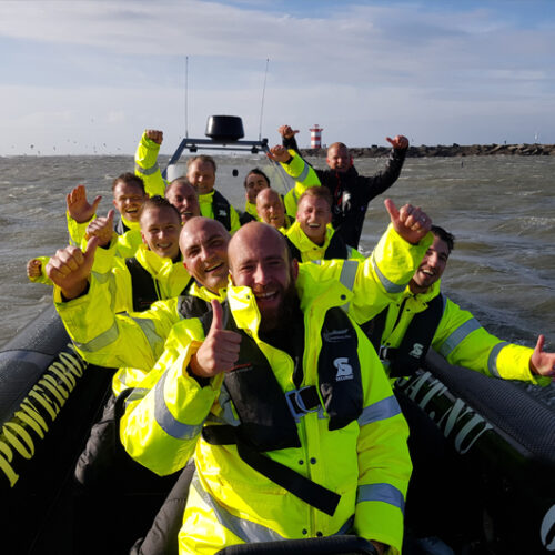 Powerboat-Scheveningen-doen-kado-uitjes-cadeau-geven-belevenis1
